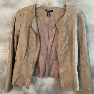Fall into fashion with this cute jacket!
